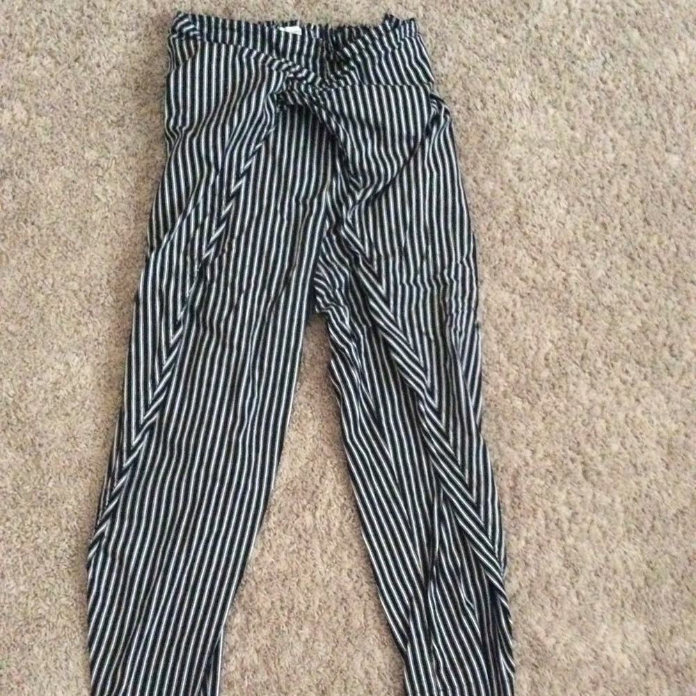 Cool stripped kinda baggy pants!